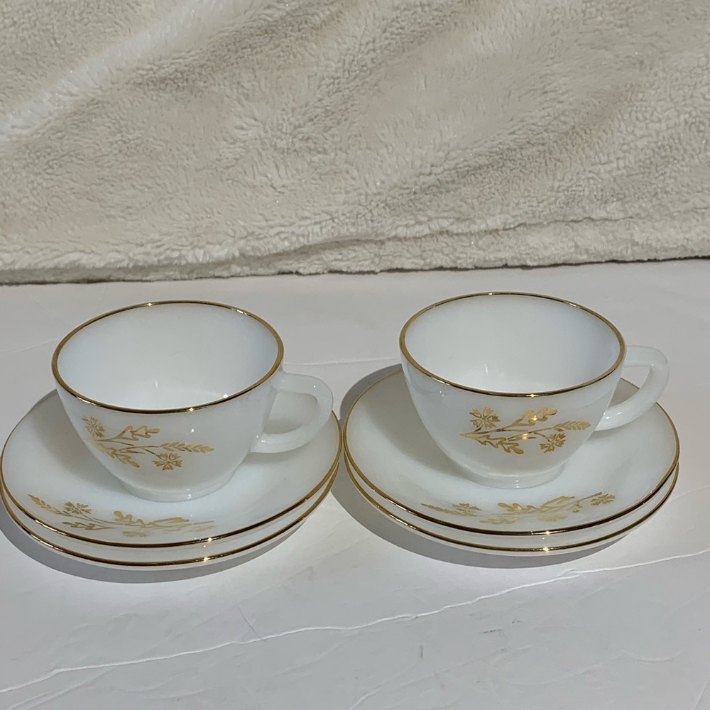 Vintage Federal Milk glass 6 piece saucer cup set
